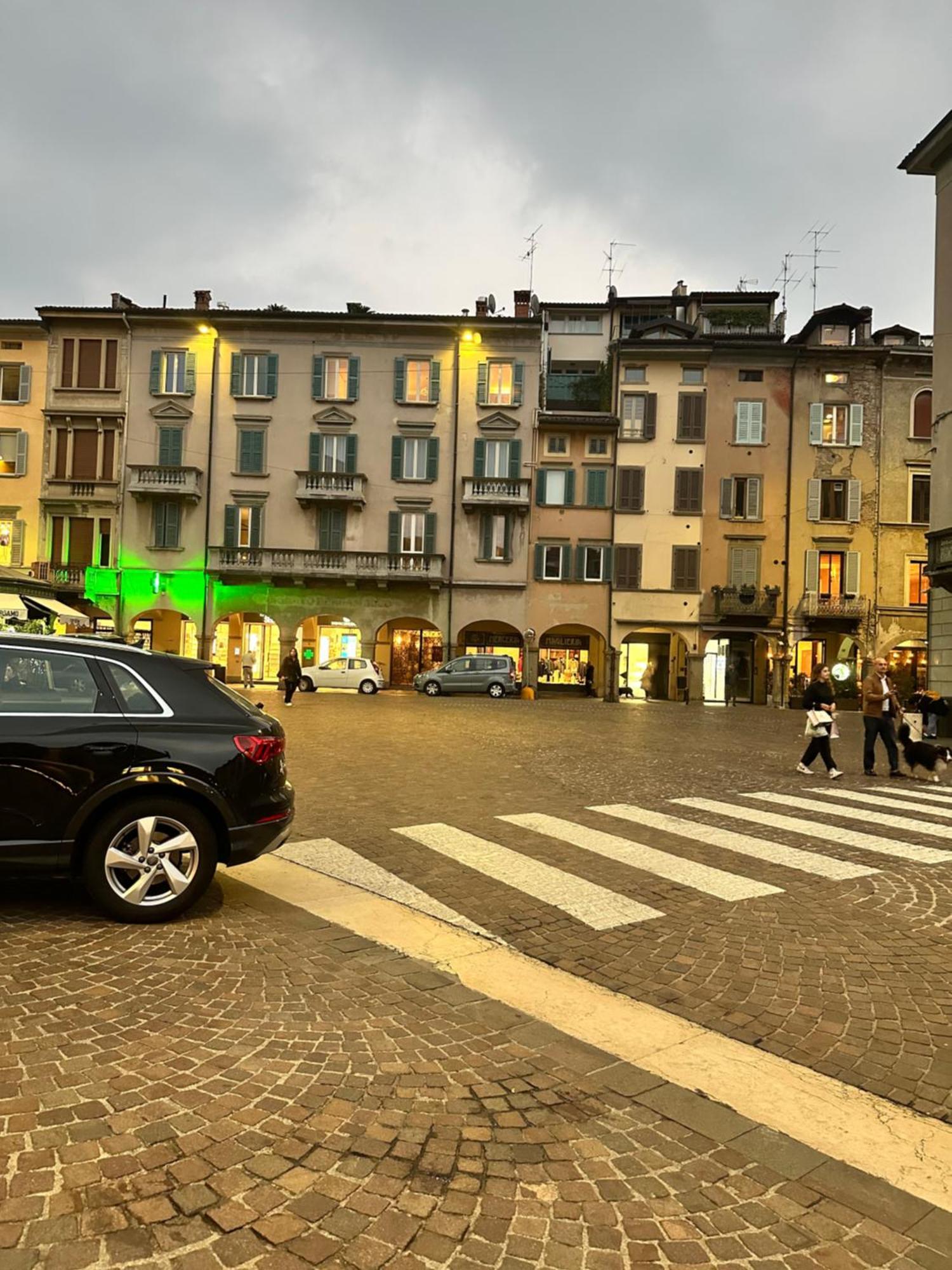 Cozy Apartment Center Bergamo Exterior photo
